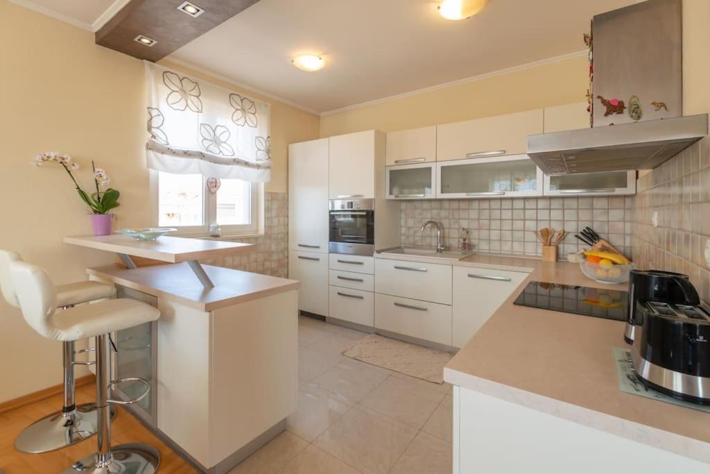 Sea View- Spacious Apartment With Shared Pool Split Exteriér fotografie