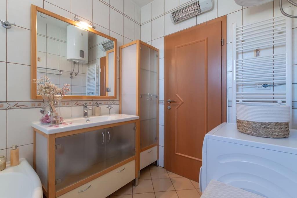 Sea View- Spacious Apartment With Shared Pool Split Exteriér fotografie