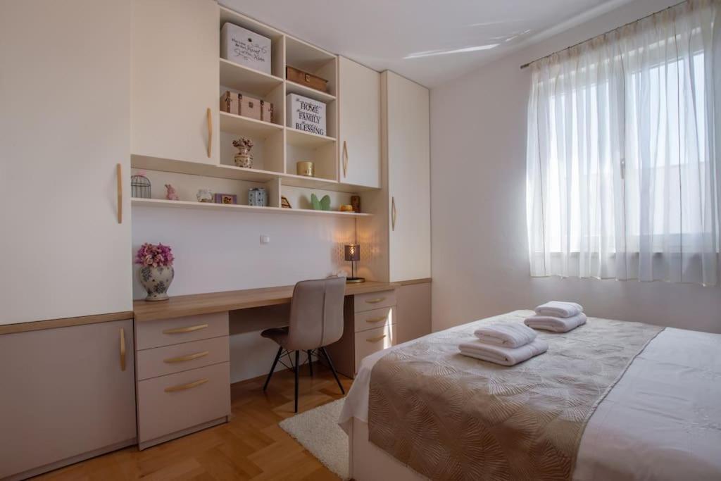 Sea View- Spacious Apartment With Shared Pool Split Exteriér fotografie