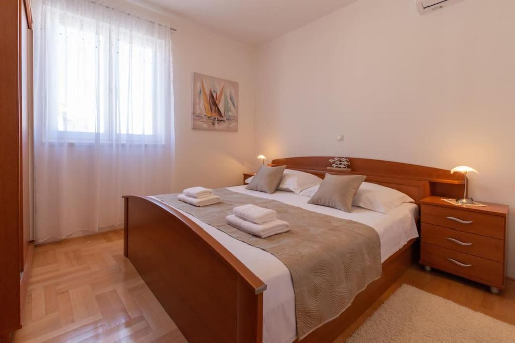 Sea View- Spacious Apartment With Shared Pool Split Exteriér fotografie