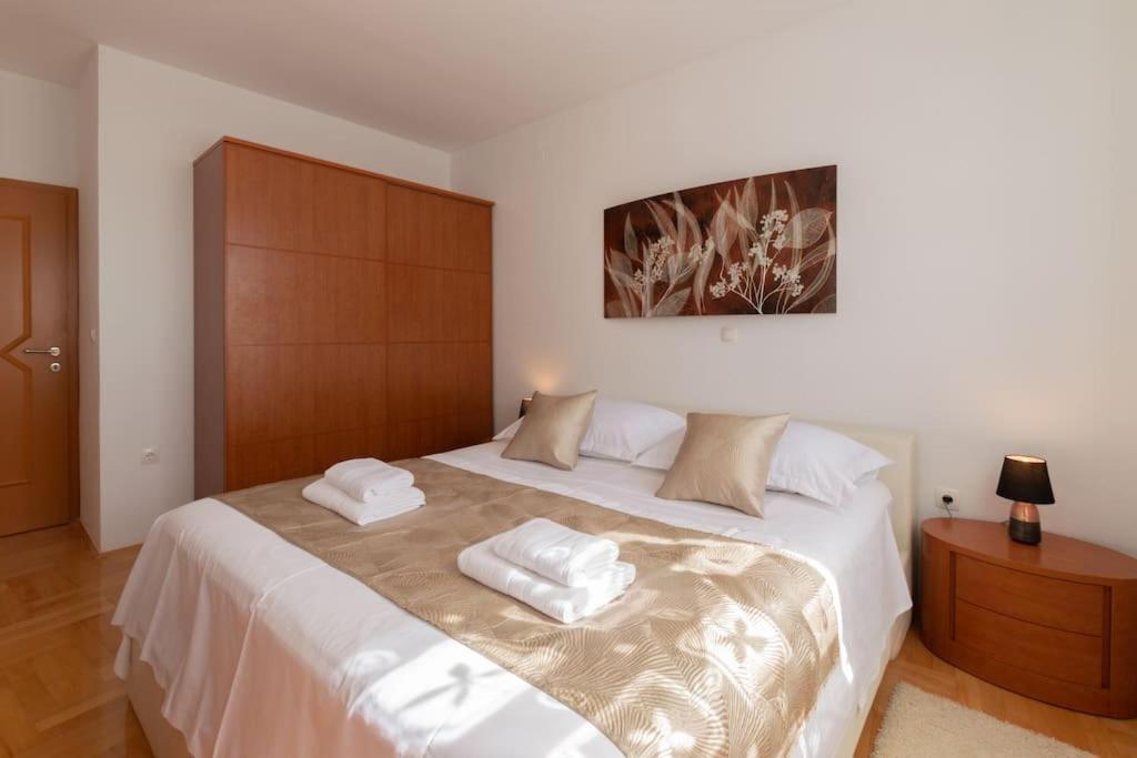 Sea View- Spacious Apartment With Shared Pool Split Exteriér fotografie