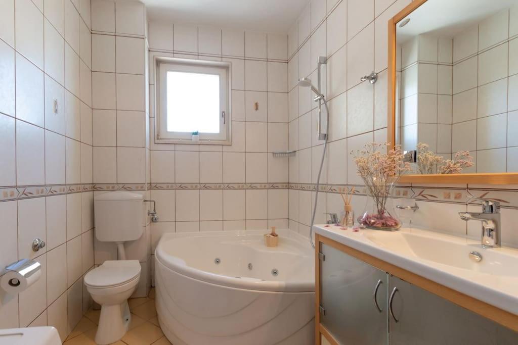 Sea View- Spacious Apartment With Shared Pool Split Exteriér fotografie